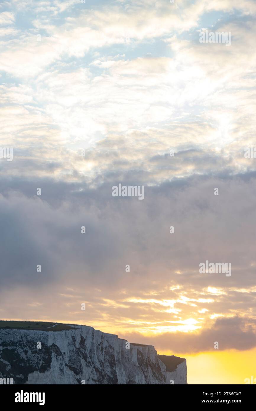 Alba sulle bianche scogliere di dover (Regno Unito) Foto Stock