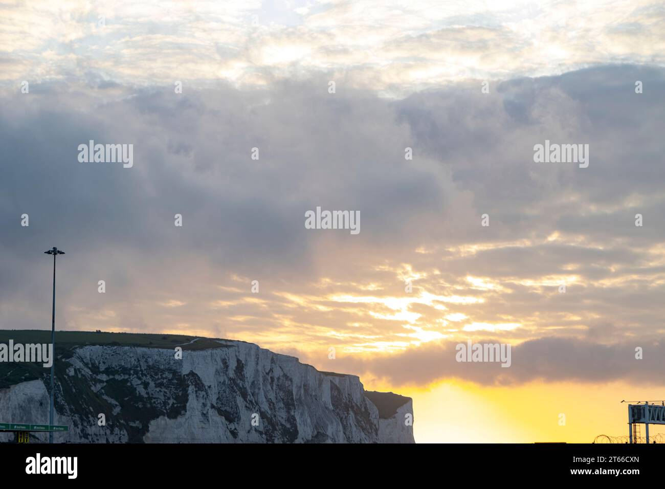 Alba sulle bianche scogliere di dover (Regno Unito) Foto Stock