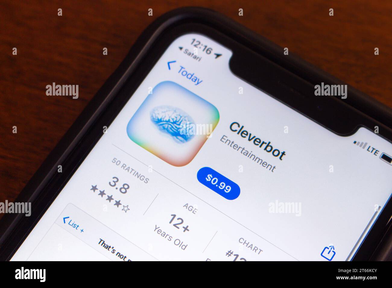 App di Cleverbot, un'applicazione web per chatterbot di intelligenza artificiale creata dallo scienziato britannico di intelligenza artificiale robot Carpenter, visibile nell'App Store sullo schermo di un iPhone Foto Stock