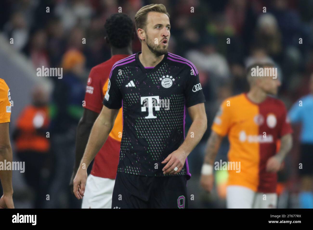 MONACO, Germania. , . Harry KANE durante la UEFA Champions League Goup Una partita tra FC BAYERN Muenchen e GALATASARAY A.S., all'Allianz Arena, lo stadio di Monaco l'8 novembre. A Muenchen (foto di Arthur THILL/ATP Images) (THILL Arthur/ATP/SPP) credito: SPP Sport Press Photo. /Alamy Live News Foto Stock