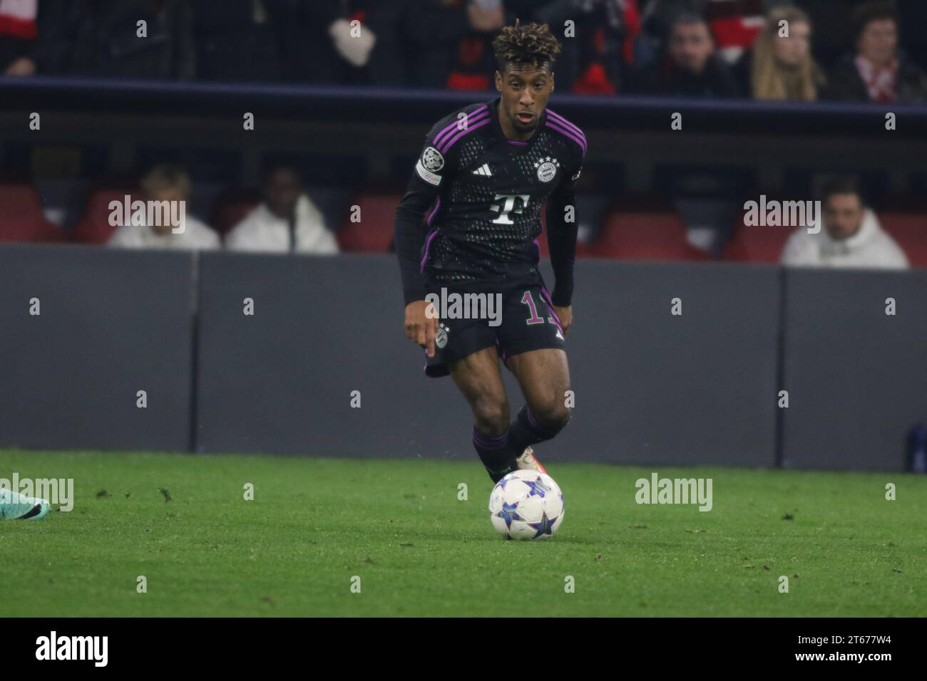 MONACO, Germania. , . 11 Kingsley COMAN durante la UEFA Champions League Goup Una partita tra FC BAYERN Muenchen e GALATASARAY A.S., all'Allianz Arena, lo stadio di Monaco l'8 novembre. A Muenchen (foto di Arthur THILL/ATP Images) (THILL Arthur/ATP/SPP) credito: SPP Sport Press Photo. /Alamy Live News Foto Stock