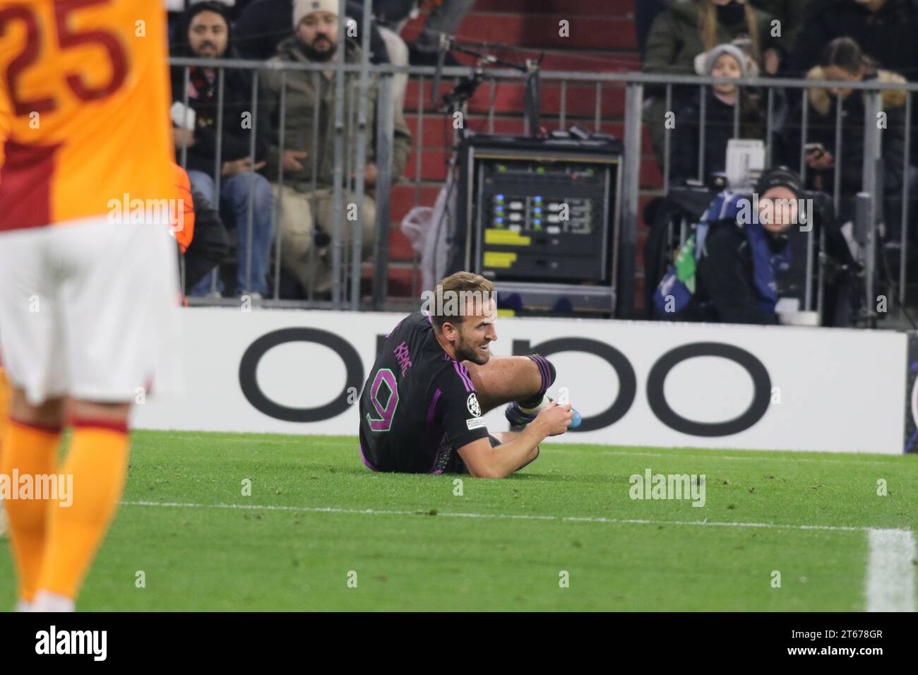 MONACO, Germania. , . Harry KANE durante la UEFA Champions League Goup Una partita tra FC BAYERN Muenchen e GALATASARAY A.S., all'Allianz Arena, lo stadio di Monaco l'8 novembre. A Muenchen (foto di Arthur THILL/ATP Images) (THILL Arthur/ATP/SPP) credito: SPP Sport Press Photo. /Alamy Live News Foto Stock