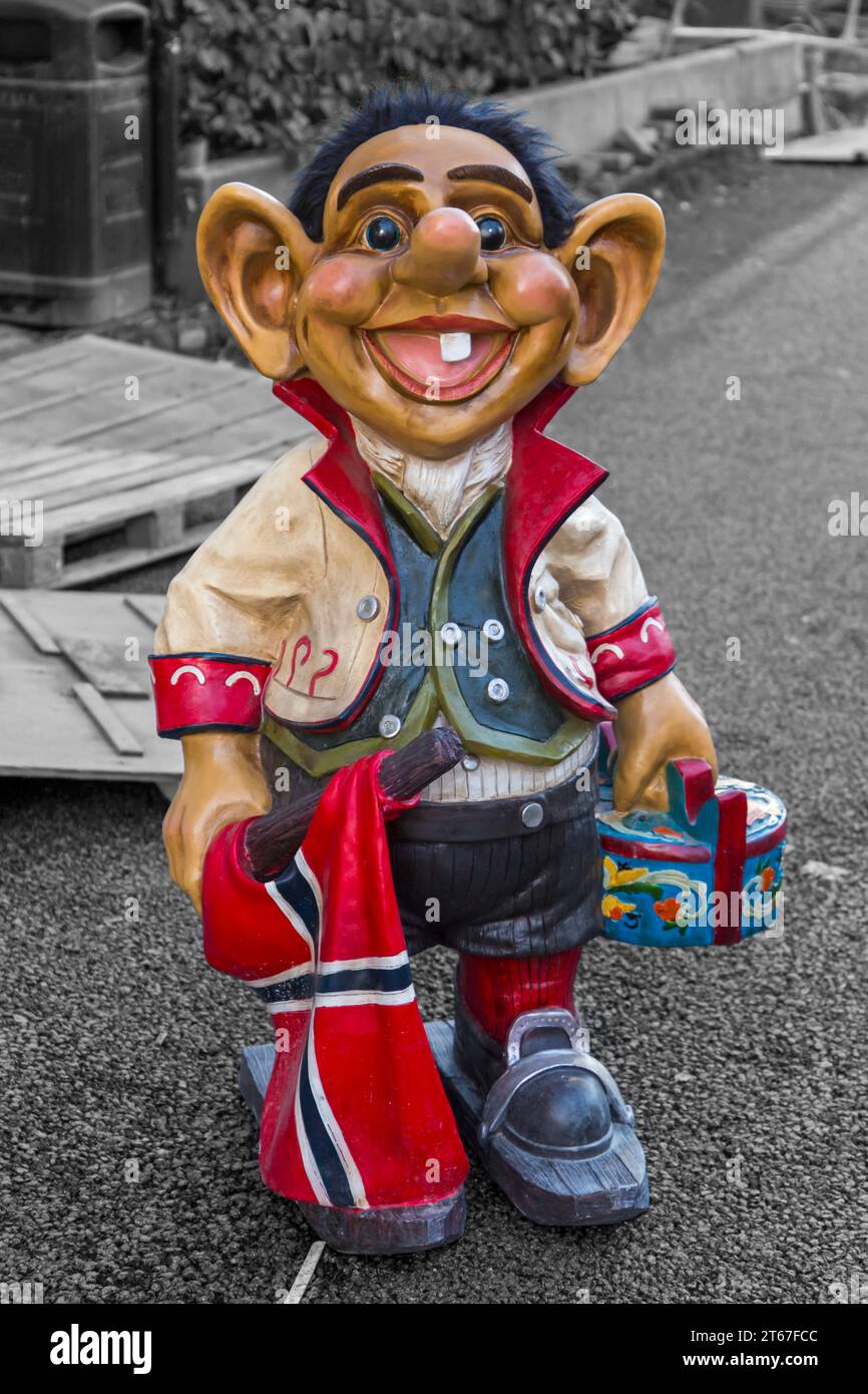 Troll on the Street, negozio all'aperto a Tromso, Finnmark, Norvegia, Scandinavia, Europa a ottobre - colorazione selettiva, effetto colore Foto Stock