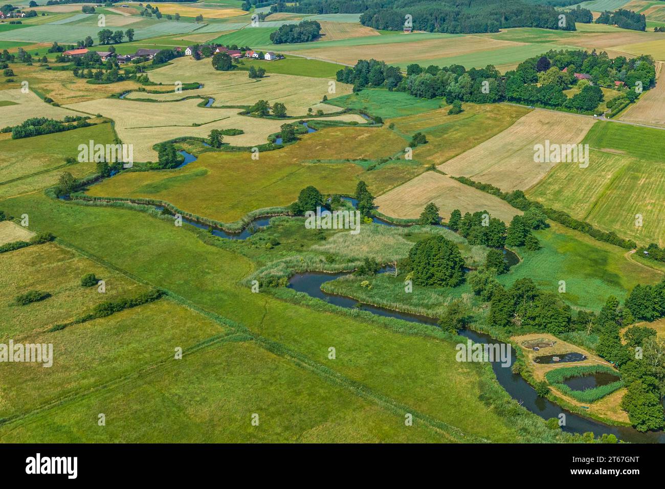 La regione intorno a Zusmarshausen nella valle dello Zusam vicino ad Augusta dall'alto Foto Stock