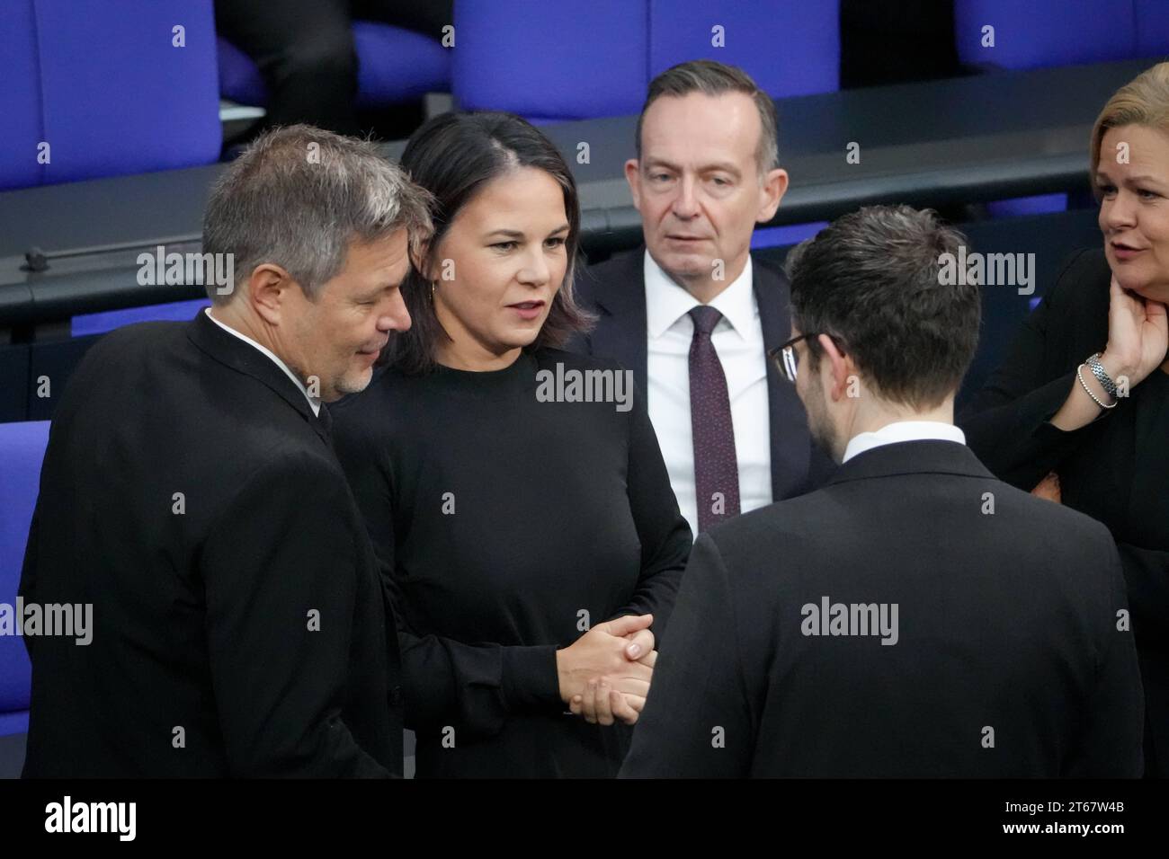 134. Bundestagssitzung und Debatte Robert Habeck Bundeswirtschafts- und Klimaminister Gruene, Annalena Baerbock Aussenministerin Gruene, Volker Wissing Bundesverkehrsminister FDP, Marco Buschmann Bundesjustify FDP und Nancy Faeser Bundesinnenministerin SPD auf der Regierungsbank bei der 134. Sitzung des Deutschen Bundestag in Berlin, 09.11.2023 Berlin Berlin Deutschland **** 134 Bundestag sessione e dibattito Robert Habeck Ministro federale dell'economia e del clima Verdi , Annalena Baerbock Ministro degli Esteri Verdi , Volker Wissing Ministro federale dei trasporti FDP , Marco Buschmann Federal mi Foto Stock