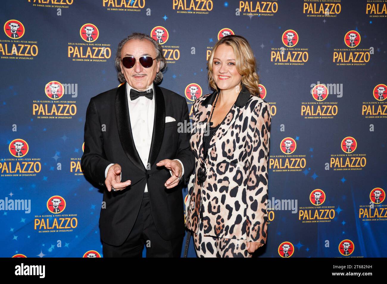 Lo Graf von Blickensdorf, Lisa Feller bei der Weltpremiere Ghosts und Ducks im Palazzozelt Berlin. *** Lo Graf von Blickensdorf, Lisa Feller alla prima mondiale Ghosts and Ducks in the Palazzo Tent Berlin Credit: Imago/Alamy Live News Foto Stock