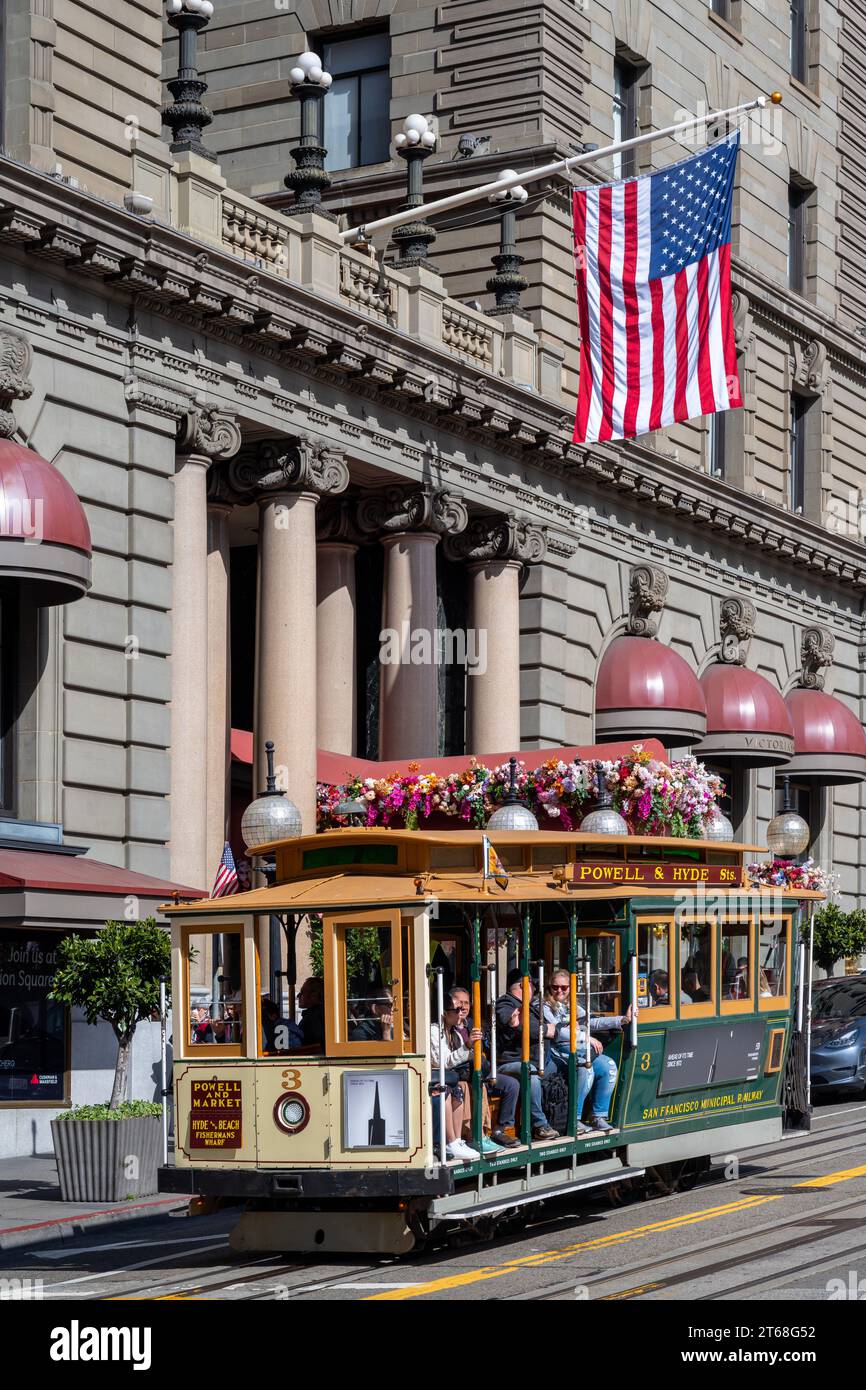 San Francisco, USA - 24 aprile 2023: The Westin St Francis, storico hotel di lusso situato in Powell e Geary Street su Union Square Foto Stock