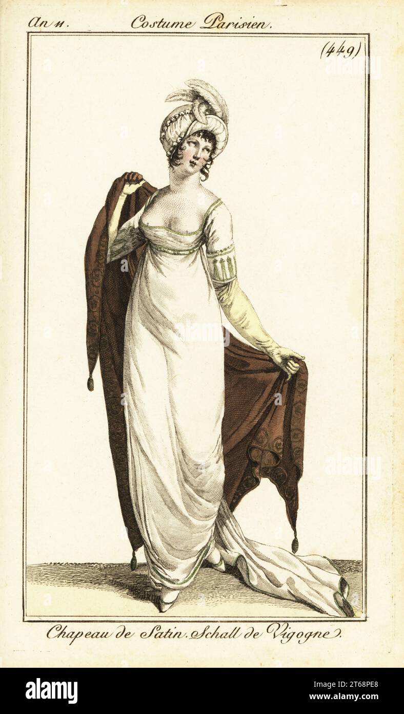 Merveilleuse in abito operistico, Parigi, 1803. Indossa un cappello di raso, uno scialle di vicuna e un abito formale dal taglio basso. Chapeau de Satin. Schall de Vigogne. Incisione in copperplate a mano da Pierre de la Mesangeres Journal des Dames et des Modes, Magazine of Women and Fashion, Paris, An 11, 1803. Illustrazioni di Carle Vernet, Jean-Francois Bosio, Dominique Bosio e Philibert Louis Debucourt, incise da Pierre-Charles Baquoy. Foto Stock