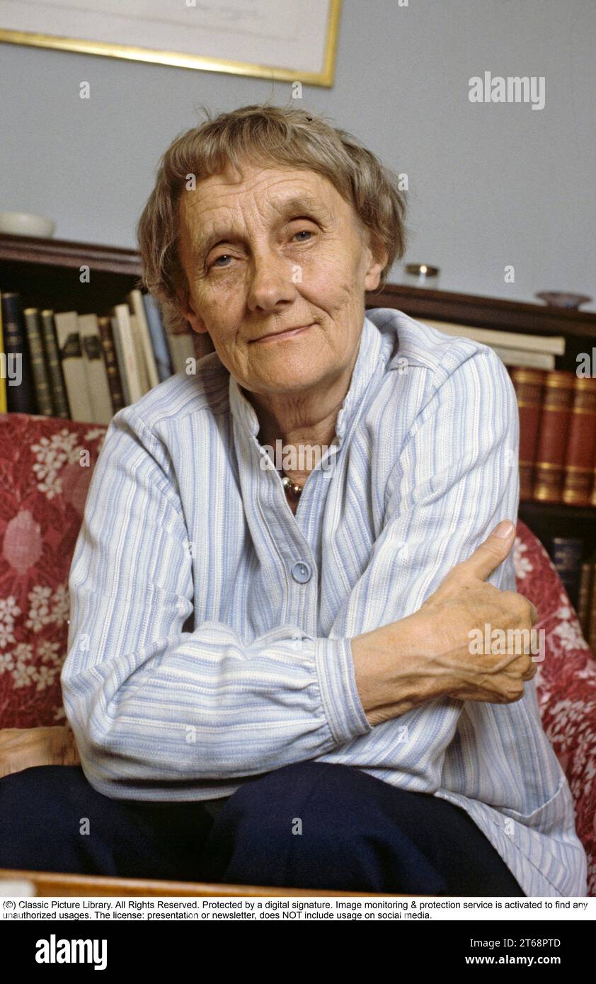 Astrid Lindgren. Autore svedese di libri per bambini, canzoni e romanzi. Nato il 14 novembre 1907 - 28 gennaio 2002. Famoso a livello internazionale per i libri che caratterizzano Pippi Calzelunghe, Emil di Lönneberga, Karlsson-on-the-roof e i sei figli Bullerby. 2017 è stata calcolata per essere la diciottesima autrice più tradotta al mondo. Circa 167 milioni dei suoi libri sono stati venduti in tutto il mondo nel 2010. 1983 Roland Palm rif. 2-55-7 Foto Stock