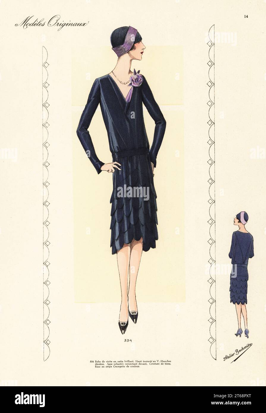 Accappatoio pomeridiano in circo blu satinato con cappello di cloche abbinato. Robe de visite en satin brillant. Litografia a mano di Beaux-Arts des Modes: MODELES Originaux, Hiver 1928 (Fashions of fine Arts: Original Models, Winter 1928), Editore Chic Parisien, Atelier Bachwitz, Parigi, Volume 6, numero VII, novembre 1927. Foto Stock