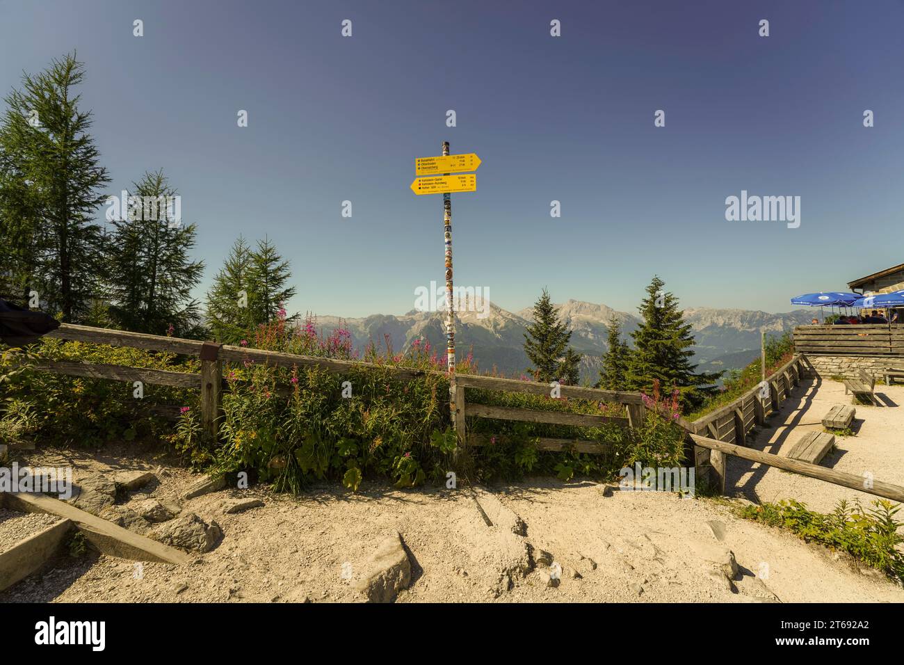 Berchtesgaden, Germania, Europa - 21 agosto 2023. Indicazioni stradali per Kehlsteinhaus, Eagle's Nest, storico edificio nazista della seconda guerra mondiale nelle Alpi Bavaresi. Foto Stock