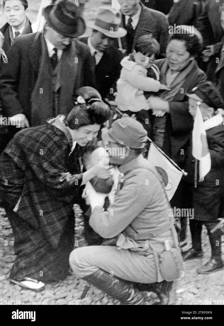 Un soldato giapponese dice addio alla sua famiglia. [traduzione automatica] Foto Stock