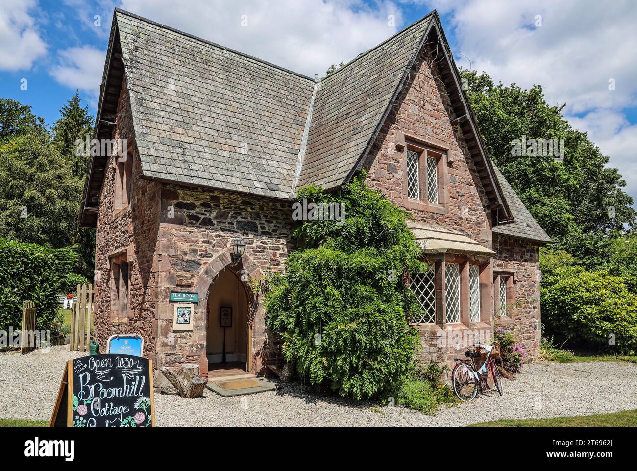 Broomhill Cottage e sale da tè presso Anthony Woodlands, Torpoint Cornwall. Novembre 2023 l'ente di beneficenza che gestisce la sala da tè ha annunciato la chiusura Foto Stock