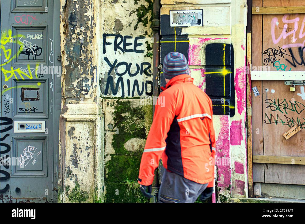 Glasgow, Scozia, Regno Unito. 9 novembre 2023. UK Meteo: Salute mentale libera la mente temperature basse durante la notte ha visto una giornata di sole nel centro della città. Credit Gerard Ferry/Alamy Live News Foto Stock