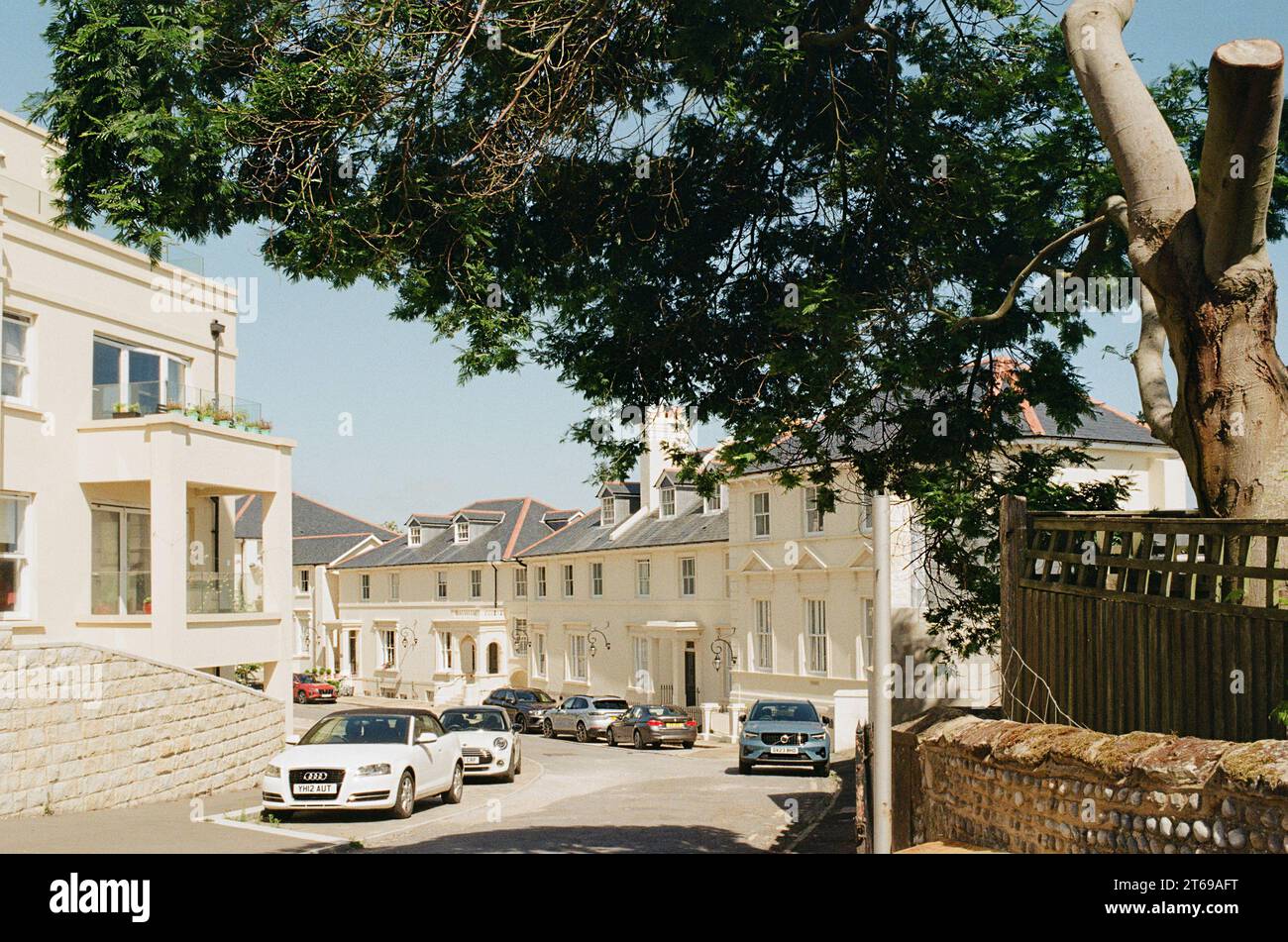 Nuove case e appartamenti che incorporano gli edifici vittoriani dell'ex Hastings College, a St Leonards-on-Sea, East Sussex, Regno Unito Foto Stock