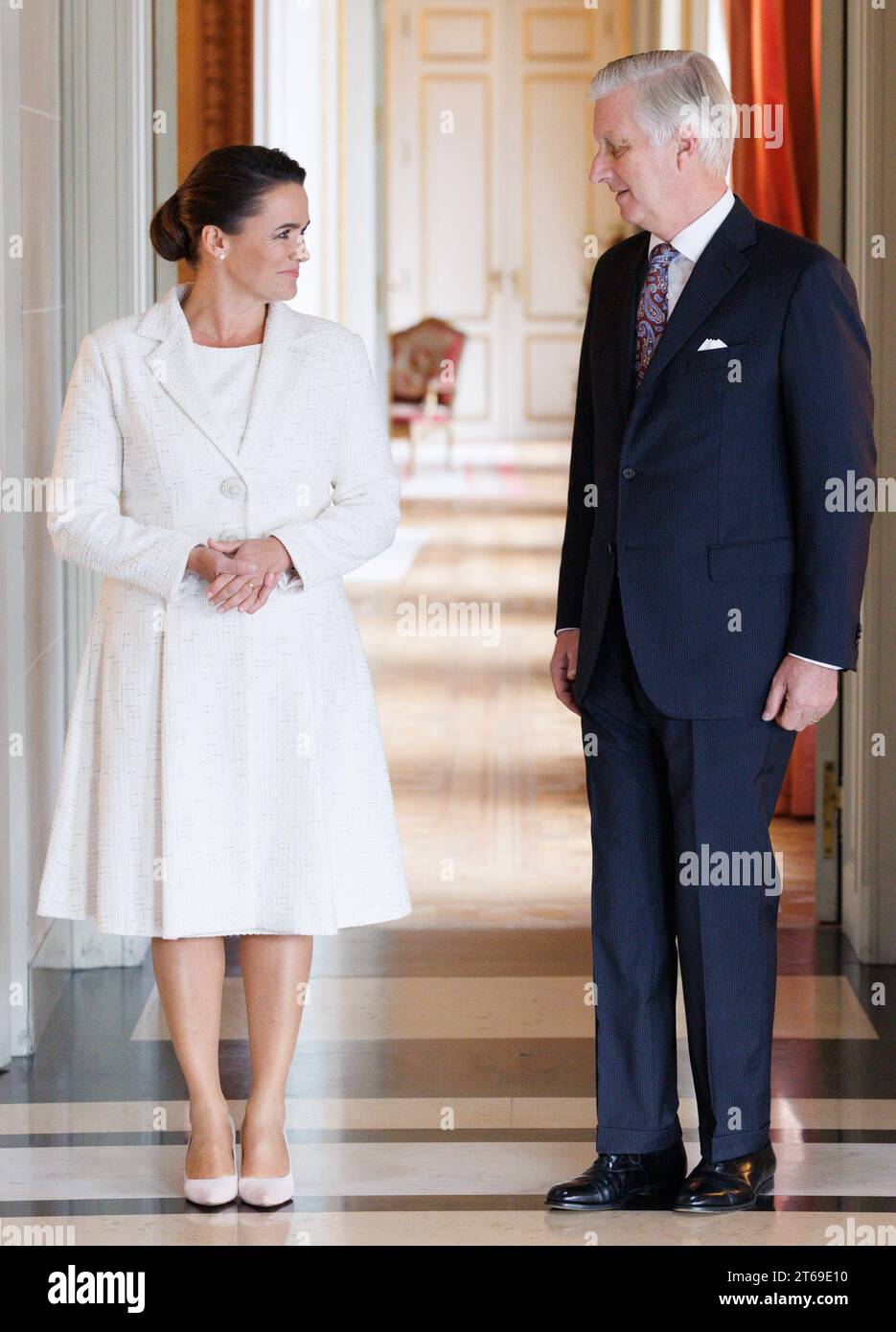 Bruxelles, Belgio. 9 novembre 2023. Il presidente ungherese Katalin Novak e il re Philippe - Filip del Belgio si mettono in posa per i fotografi prima di un'udienza al Castello reale di Laken/Laeken, Bruxelles, giovedì 9 novembre 2023. BELGA PHOTO BENOIT DOPPAGNE Credit: Belga News Agency/Alamy Live News Foto Stock