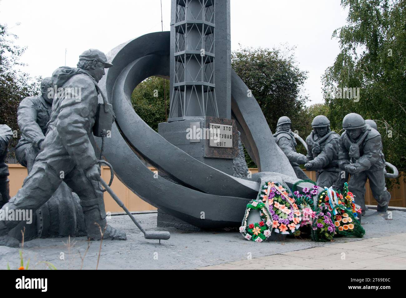 Monumento a coloro che hanno salvato il World Monument ai vigili del fuoco di Chernobyl Foto Stock