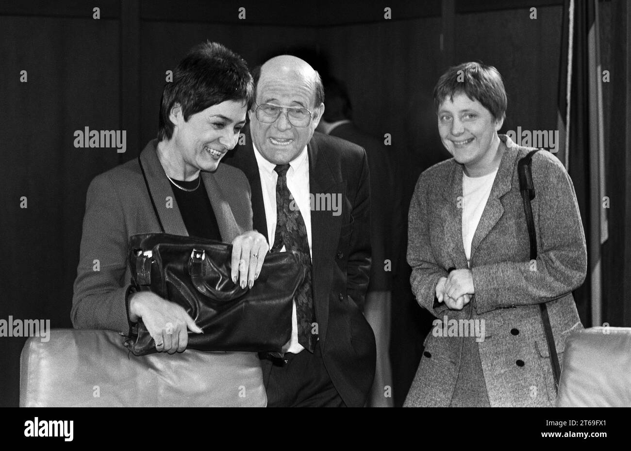 Germania, Bonn, 03/17/1993 Archivio: 39-49-31 Meeting Federal Cabinet Photo: f.l.T.r.: Hannelore Roensch, Wolfgang Boetsch e Angela Merkel [traduzione automatizzata] Foto Stock