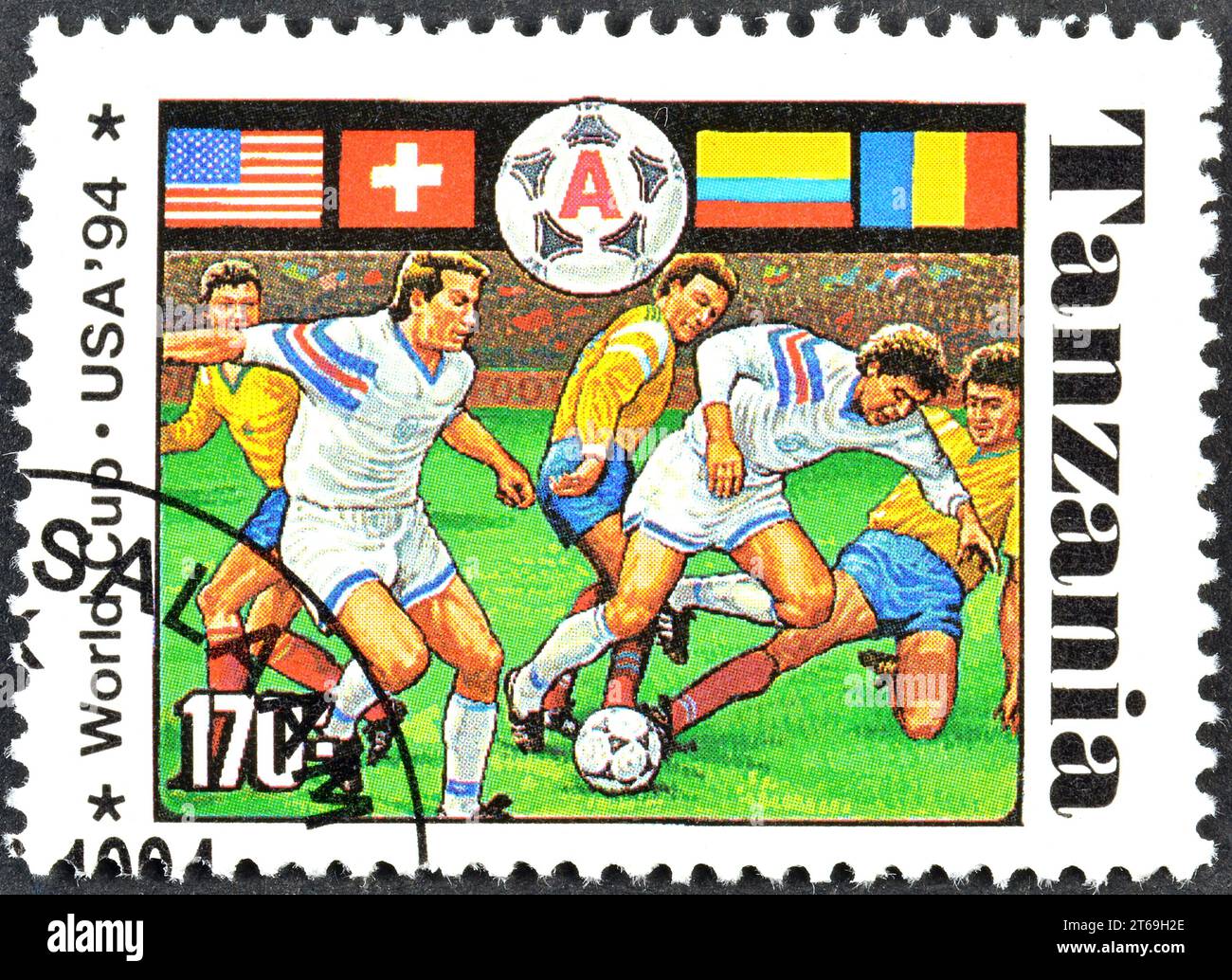 Francobollo annullato stampato dalla Tanzania, che mostra la Coppa del mondo FIFA 1994 - USA, circa 1994. Foto Stock