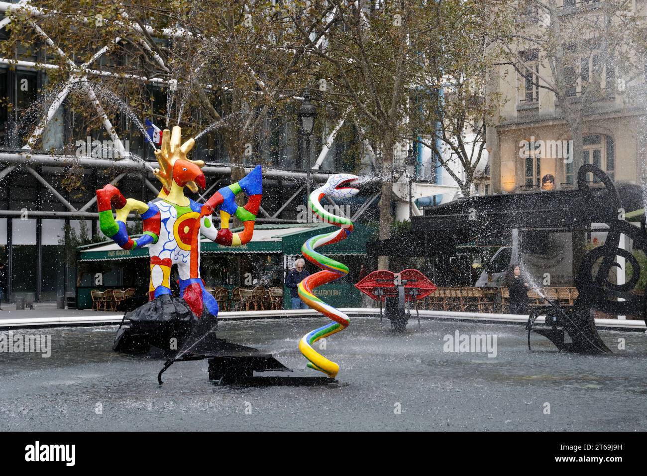 LA MITICA FONTANA DI STRAVINSKY RESTAURATA DI RECENTE A PARIGI Foto Stock