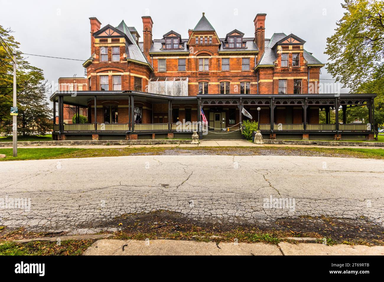 L'Hotel Florence, nel centro di Pullman City, prende il nome dalla figlia preferita di George Pullman. L'hotel ha ospitato partner commerciali e, nel 1895, visitatori alla Fiera Mondiale di Chicago. Oggi l'edificio è vuoto e attende finanziamenti per la ristrutturazione. Il quartiere Pullman di Chicago è stato gentrizzante dalla fine del XX secolo. Molti residenti sono coinvolti nel restauro delle proprie case e in progetti in tutto il quartiere. Chicago, Illinois, Stati Uniti Foto Stock