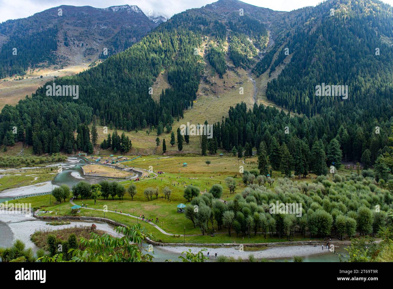 Valle di Betaab o valle di Betab vicino a Pahalgam nel Jammu e Kashmir, India Foto Stock