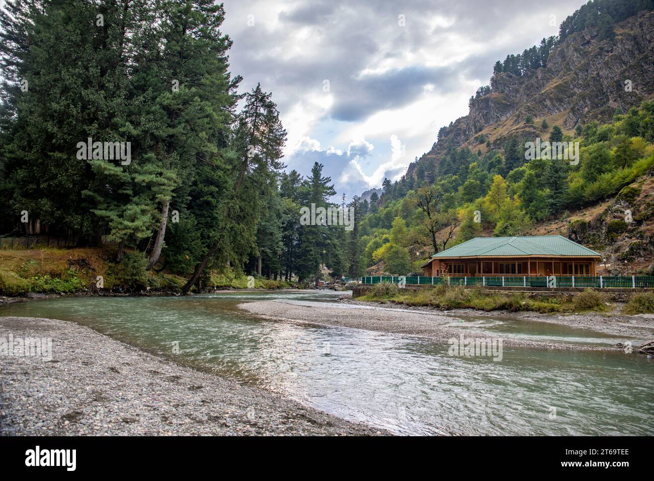 Valle di Betaab o valle di Betab vicino a Pahalgam nel Jammu e Kashmir, India Foto Stock
