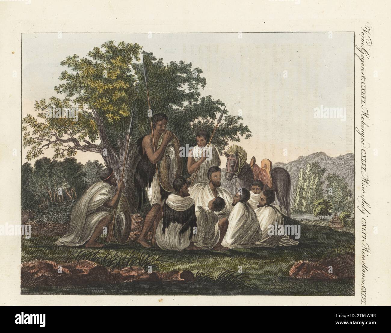 Abissiniani che riposano su una marcia (Etiopia). Gruppo di uomini in vesti bianche e pelli di pecora nere, armati di lance e scudi. Da Voyages and Travels di George Annesley, visconte Valentia e artista Henry Salt, 1809. Incisione in copperplate a mano da Carl Bertuch's Bilderbuch fur Kinder (Picture Book for Children), Weimar, 1810. Un'enciclopedia in 12 volumi per bambini illustrata con quasi 1.200 tavole incise su storia naturale, scienza, costume, mitologia, ecc., pubblicato dal 1790-1830. Foto Stock