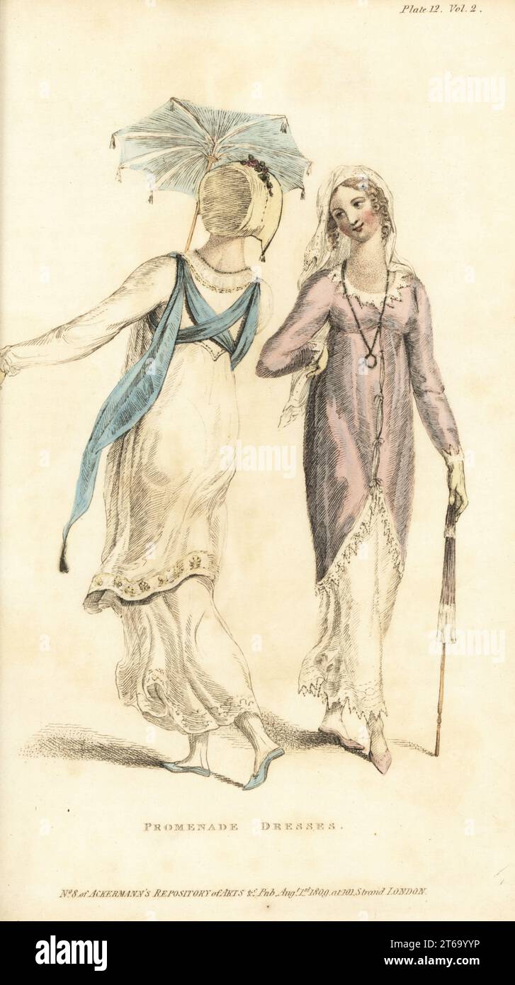 Reggenza donne in abiti Promenade. Petticoat cambrico, gilet egiziano, tubker in pizzo francese, cofano provinciale, sciarpa blu austriaca, scarpe abbinate e ombrellone. Petticoat cambrico con pizzo vandyke, casaque andaluso di sarsnet shot, velo convento di pizzo francese. Opera in vetro con catena veneziana d'oro. Targa 12, Agosto 1809. Incisione in copperplate a mano di Thomas Uwins dal Rudolph Ackermann's Repository of Arts di Londra. Foto Stock