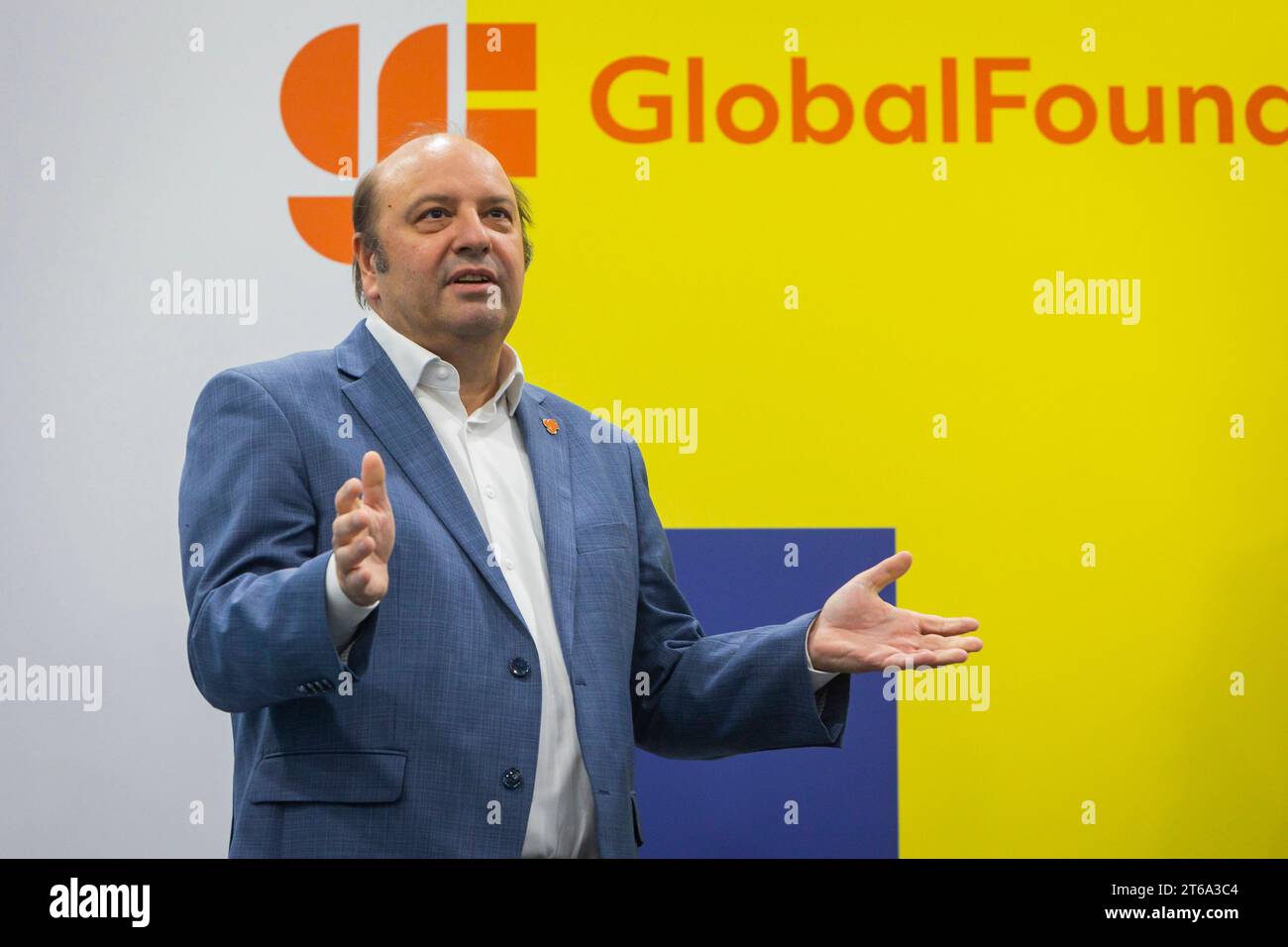 Fördermittelbescheid in Höhe von 5, 4 Millionen Euro für Verbundprojekt an GlobalFoundries und Seine Partner Dr. Manfred Horstmann, Geschäftsführer GlobalFoundries. Der Dresdner Halbleiterhersteller GlobalFoundries startet ein KI-Projekt mit Förderung der Europäischen Union und des Freistaates Sachsen. DAS Ziel des Projektes ÂLOTSEÂ sind kürzere Produktionszeiten, Die Minderung von Prozessrisiken sowie virtuelle Messungen in der Chipproduktion mit Hilfe Künstlicher Intelligenz KI. MIT den Projektpartnern tu Dresden, HTW Dresden sowie den Dresdner Unternehmen Advanced Data Processing ADP und FL Foto Stock