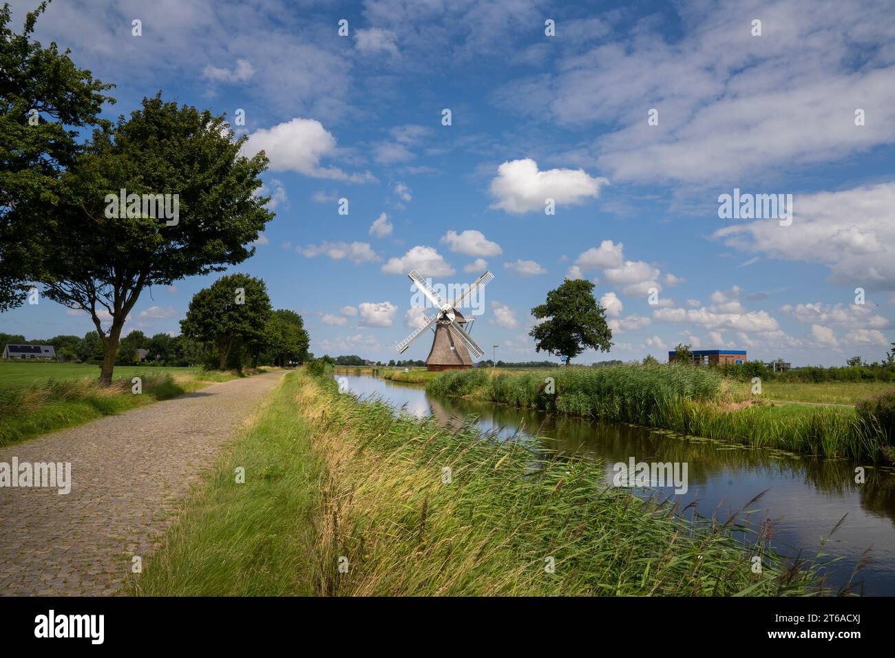 Il Krimstermolen è un grande mulino a nord del villaggio di Zuidwolde, nel comune di Het Hogeland, provincia di Groningen, nei Paesi Bassi Foto Stock