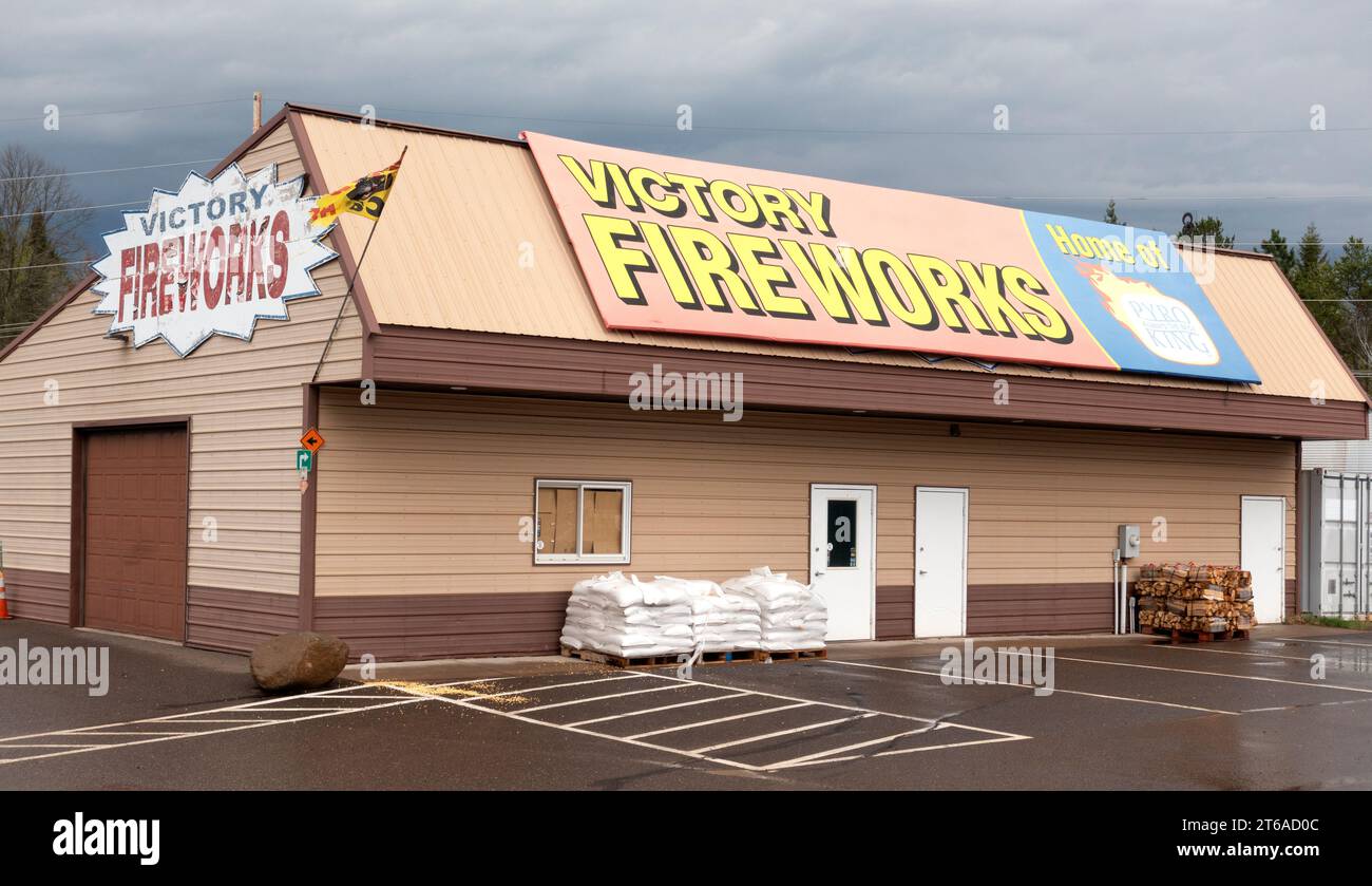 Negozio che vende fuochi d'artificio Danbury, Wisconsin, USA Foto Stock