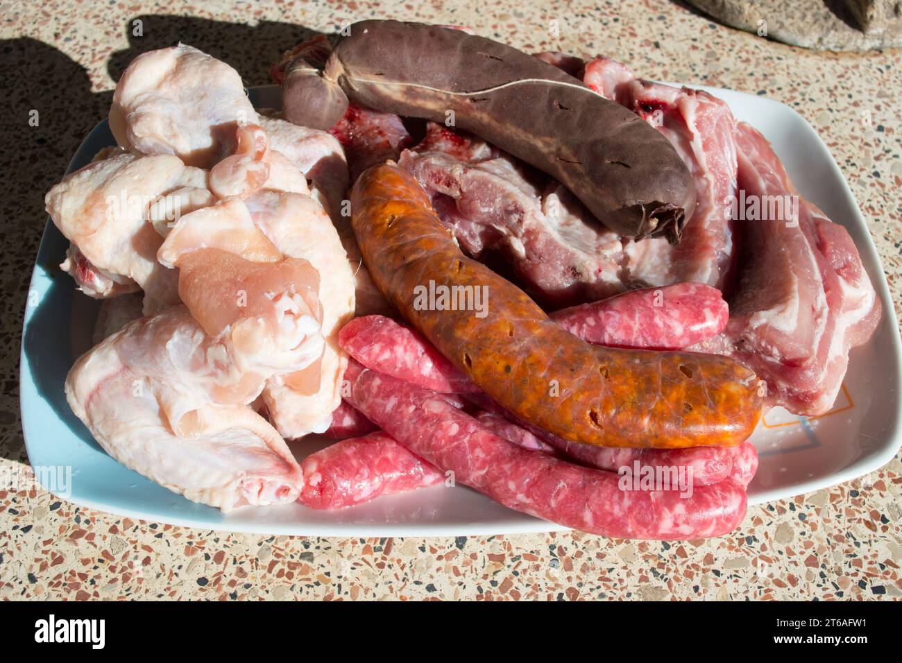 Salchichas, chorizo, ahimè de pollo, panceta, morcilla. Carne para barbacoa Foto Stock