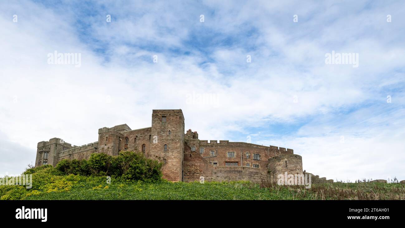 Castello di Bamburgh, Bamburgh, Northumberland, Inghilterra, Regno Unito - edificio classificato di primo grado. Foto Stock