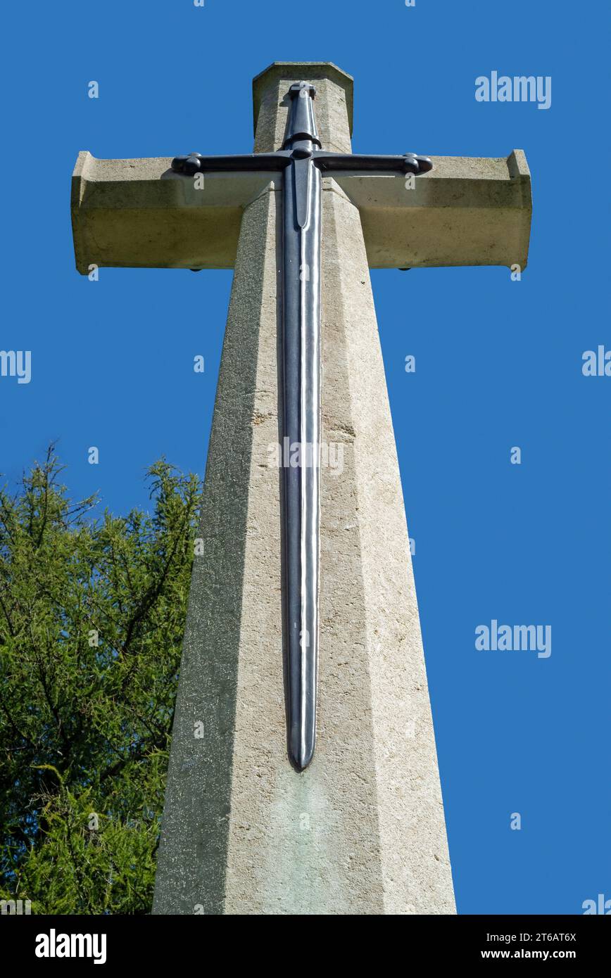 WWI British Cross of Sacrifice al St. Cimitero militare Symphorien, luogo di sepoltura della prima guerra mondiale a Saint-Symphorien vicino a Mons, Hainaut, Belgio Foto Stock