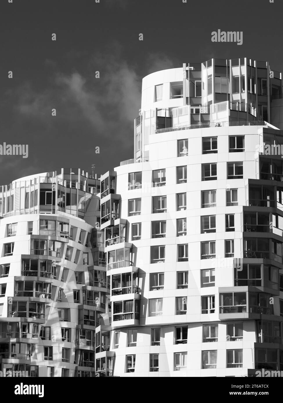 Black and White Pico House, Nine Elms, nr Battersea Power Station, Londra, Inghilterra, Regno Unito, GB. Foto Stock