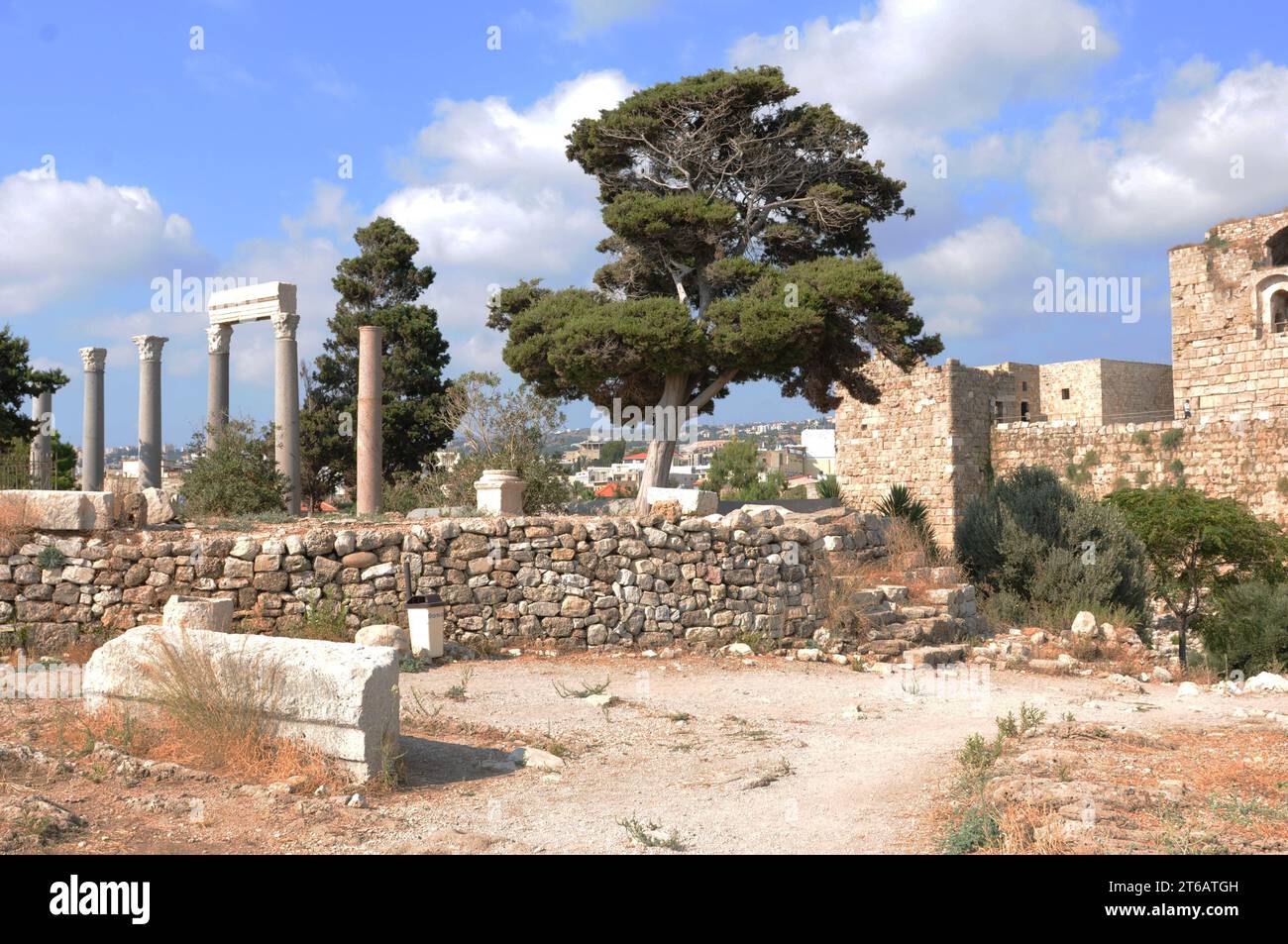 Libano: Il villaggio storico di Byblos con il castello e l'anfiteatro ha una storia antica che risale a cinque anni thousen b.c. Foto Stock