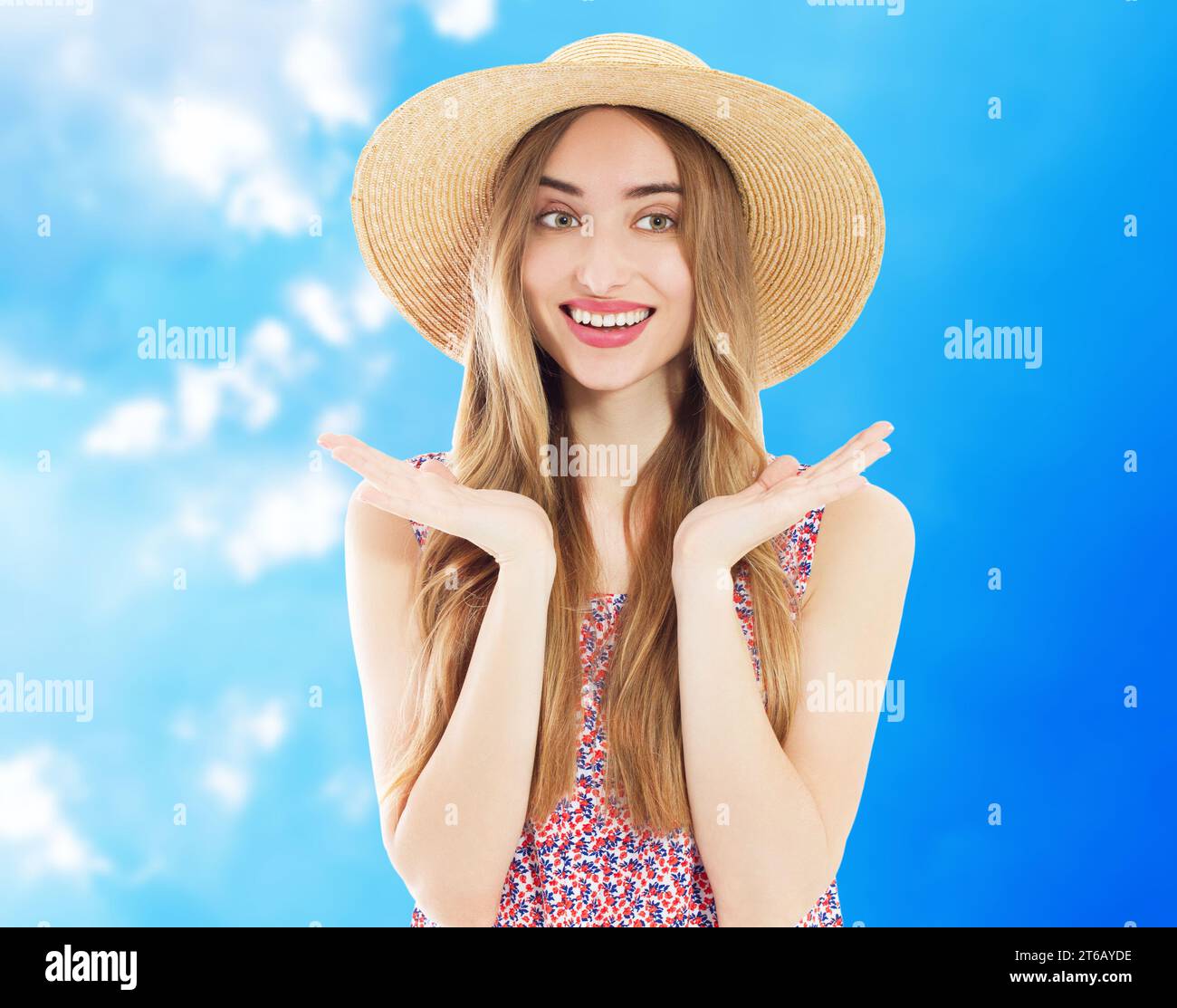 Ritratto di una bella donna nel cappello - concetto di divertimento per le vacanze estive Foto Stock