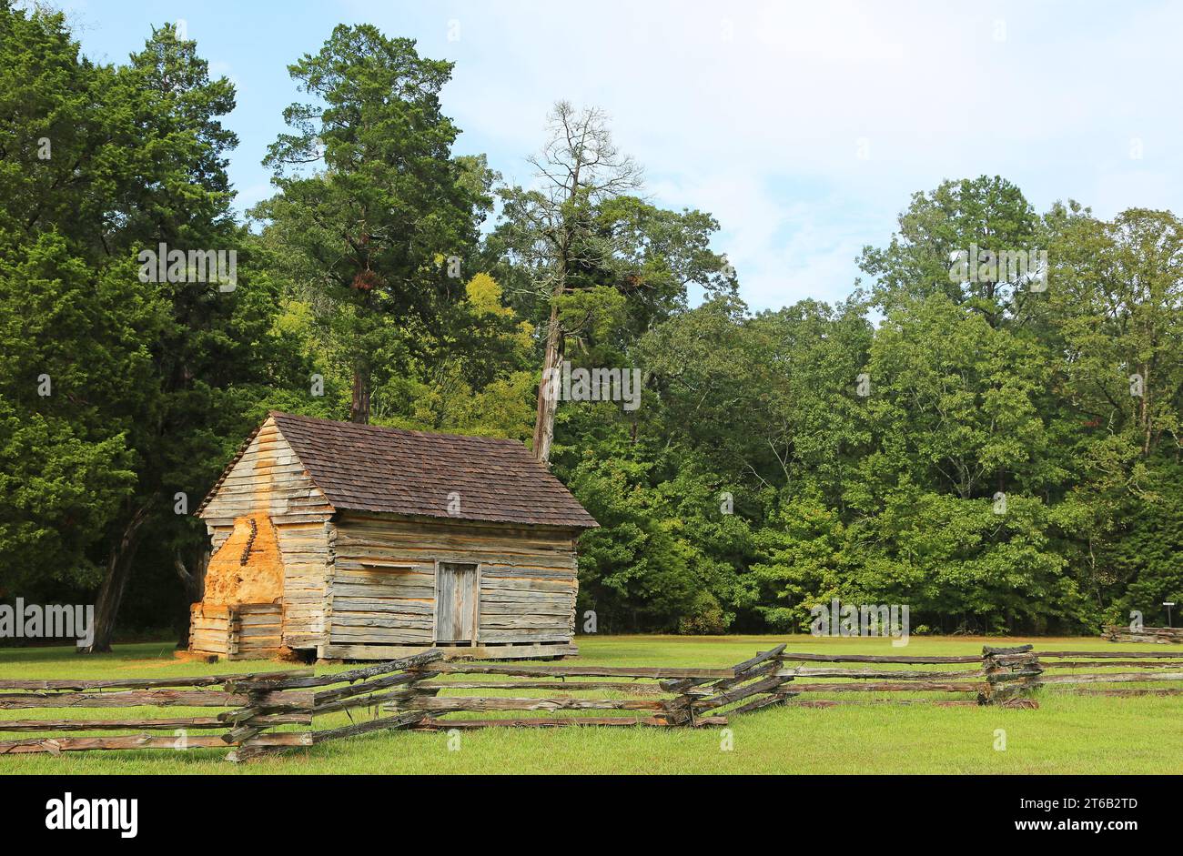 Paesaggio con fienile storico - Shiloh National Military NP, Tennessee Foto Stock