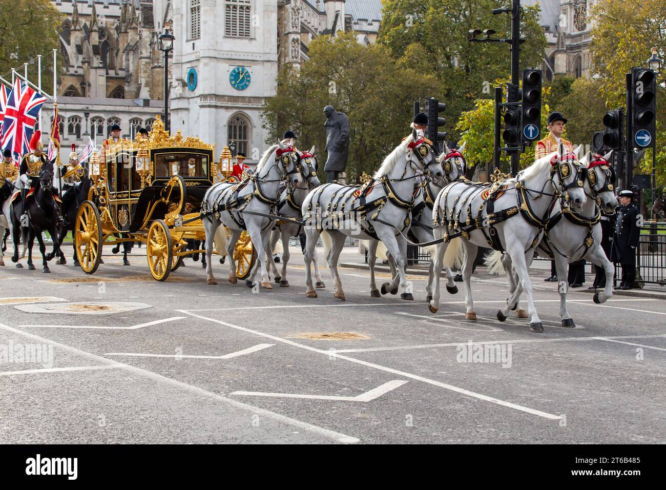 Londra, Regno Unito. 7 novembre 2023. Re Carlo e la regina Camilla furono guidati lungo Whitehall per l'apertura statale del Parlamento dove Foto Stock