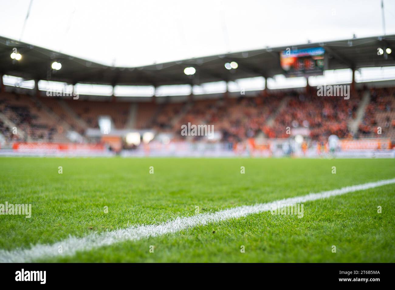 linea bianca sullo sfondo della partita di calcio sul campo Foto Stock