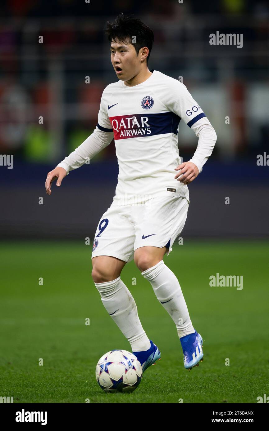 Lee Kang-in del Paris Saint-Germain FC in azione durante la partita di UEFA Champions League tra il Milan e il Paris Saint-Germain FC. Foto Stock