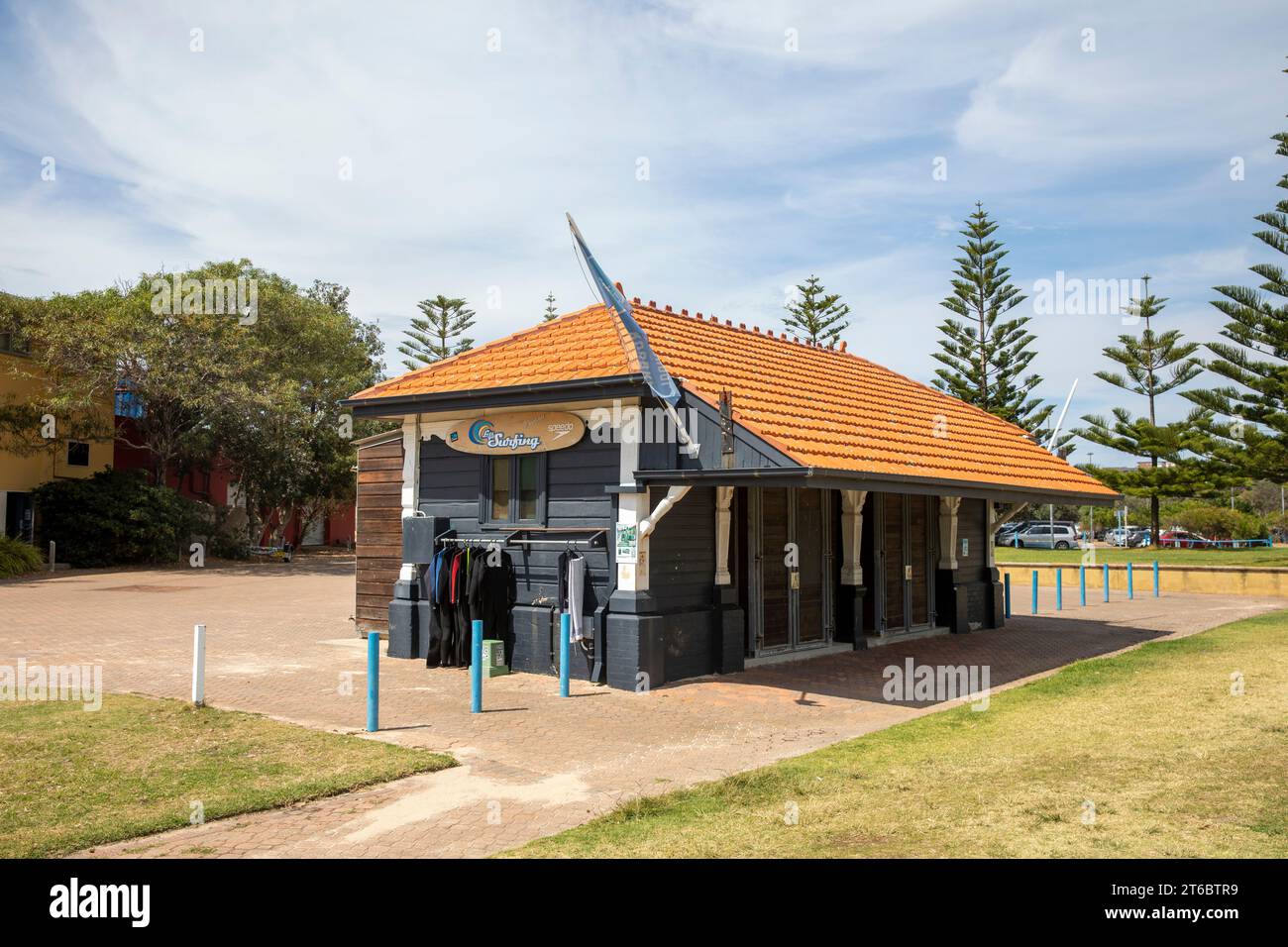 Maroubra Beach surf shop un tempo riparo del tram al Maroubra Bay tram Terminus per i servizi di tram che correvano dalla città dal 1921 al 1961, Sydney Foto Stock