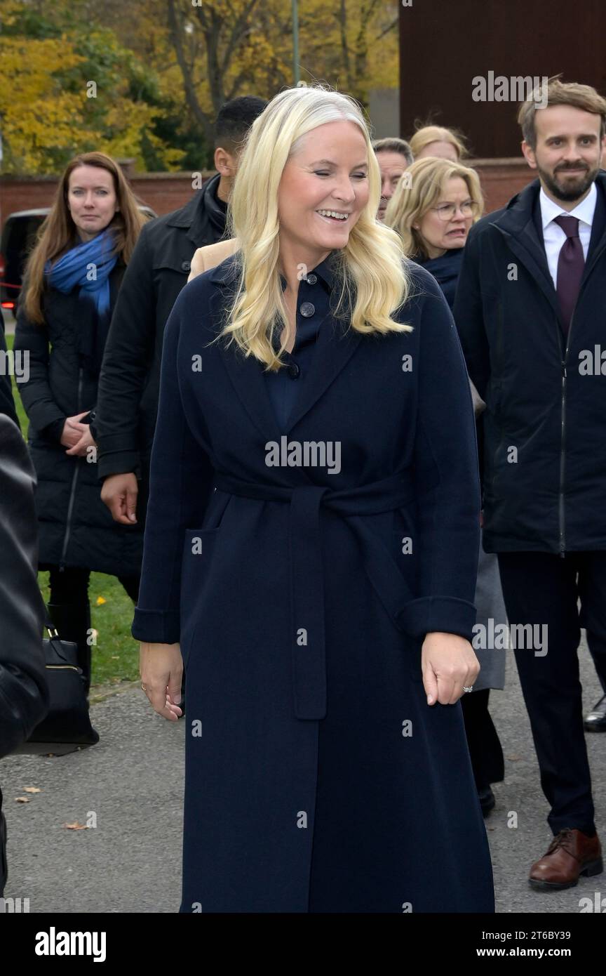 Kronprinzessin mette-Marit von Norwegen beim Besuch der Gedenkstätte Berliner Mauer an der Bernauer Straße. Berlino, 09.11.2023 Foto Stock