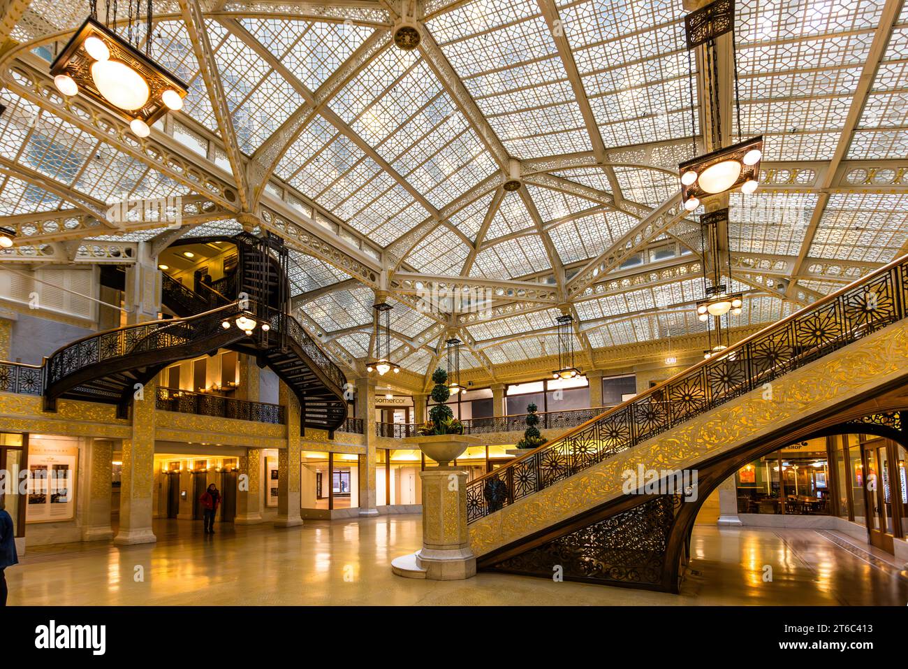 Rookery Building dal 1888 nel centro di Chicago, Illinois, Stati Uniti. L'alto edificio più antico di Chicago, con una struttura romanica, presenta una lobby progettata da Frank Lloyd Wright Foto Stock