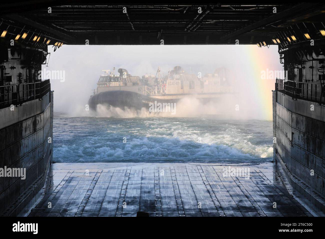 USS Arlington lancia e LCAC per BALTOPS 2017. (34292196394) Foto Stock