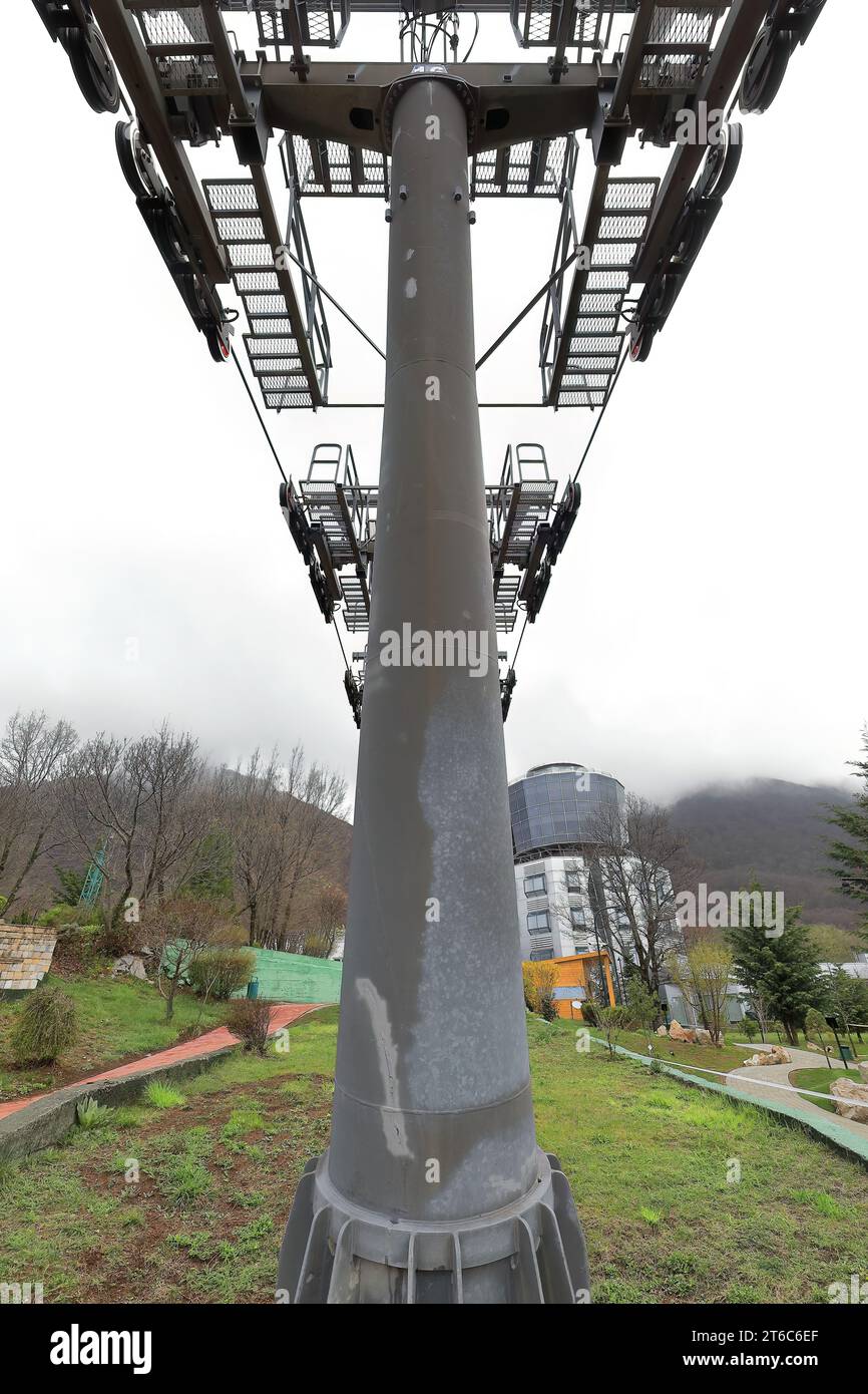 027 Torre della funivia che sale al Parco Nazionale del Monte Dajti, alla periferia della capitale. Tirana-Albania. Foto Stock