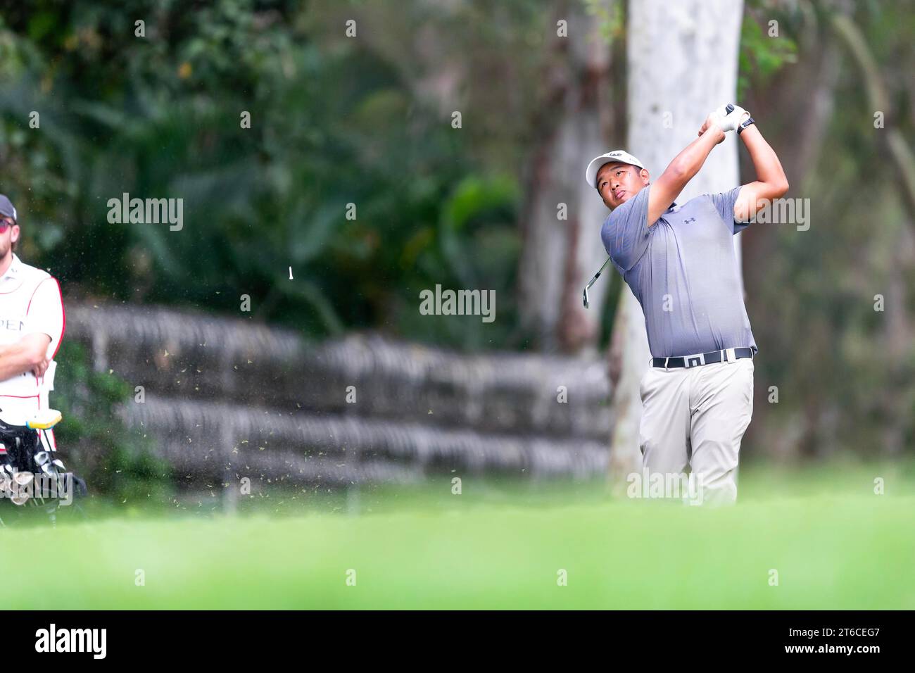 Hong Kong, Cina. 9 novembre 2023. Il settee Prakongvech della Thailandia gioca durante le partite di pareggio del primo round il primo giorno dell'Hong Kong Open Golf Championship 2023 all'Hong Kong Golf Club. (Foto di Ben Lau/SOPA Images/Sipa USA) credito: SIPA USA/Alamy Live News Foto Stock