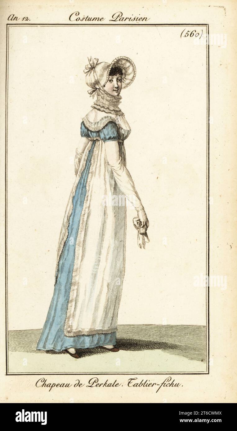 Donna con cappello in percale di cotone, collo a imbuto, abito in grembiule. Chapeau de Perkale, Tablier-fichu. Incisione in copperplate a mano da Pierre de la Mesangeres Journal des Dames et des Modes, Magazine of Women and Fashion, Paris, An 12, luglio 1804. Illustrazioni di Carle Vernet, Jean-Francois Bosio, Dominique Bosio e Philibert Louis Debucourt, incise da Pierre-Charles Baquoy. Foto Stock