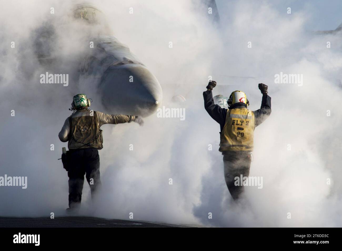 USS Dwight D. Eisenhower conduce operazioni di volo. (31225870630) Foto Stock